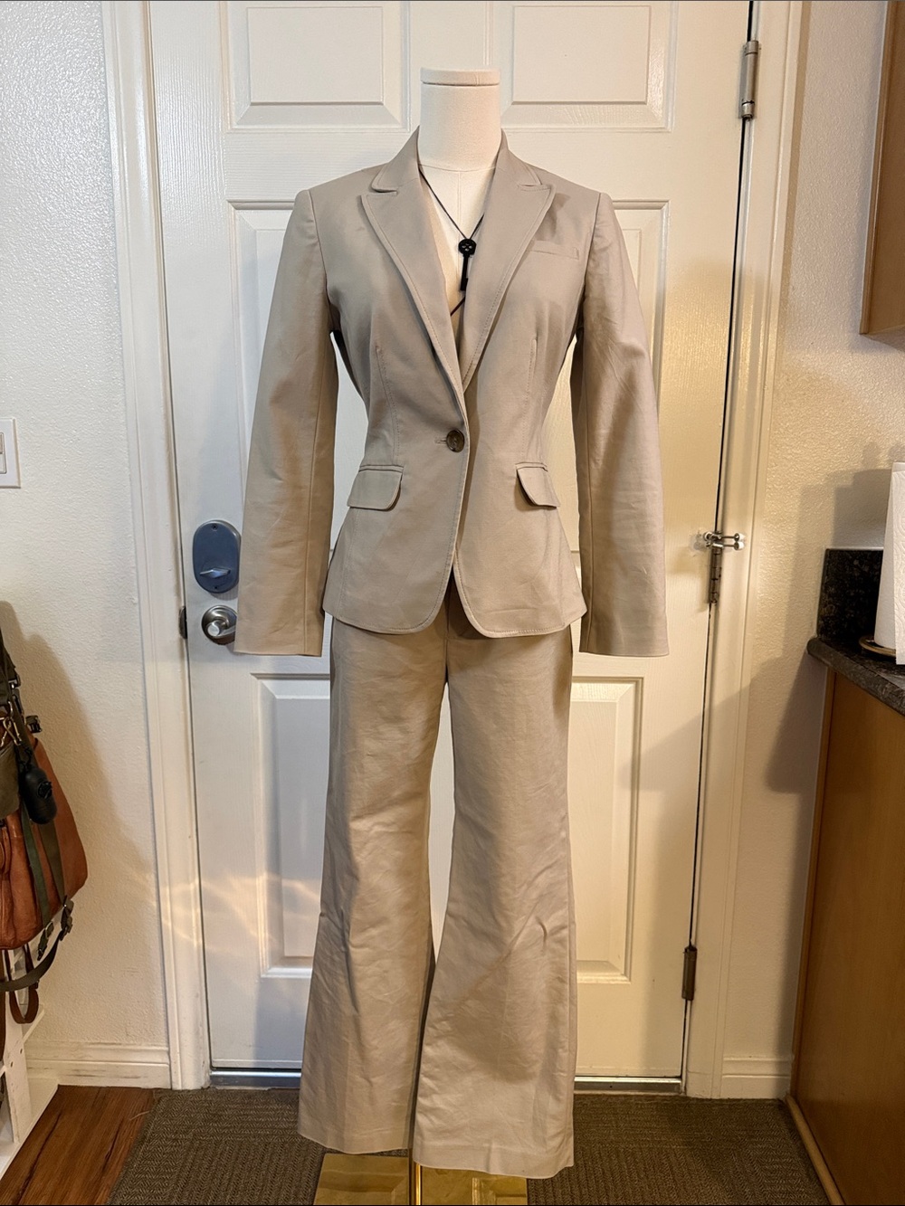 Banana Republic - Vintage Women’s Beige Suit Jacket and Trousers